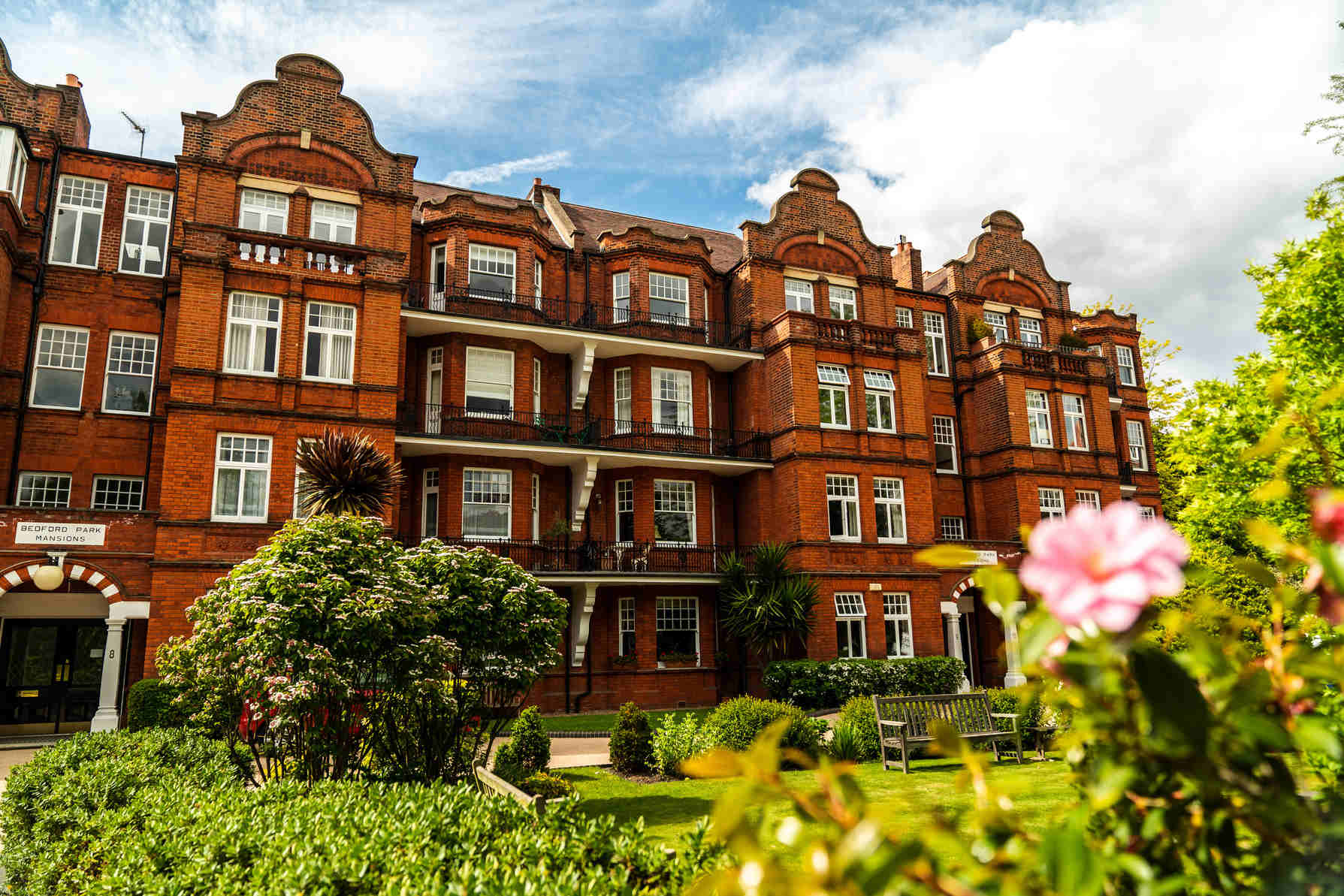 ROOF CONVERSION WITH TERRACE OF A VICTORIAN PENTHOUSE IN CHISWICK, LONDON