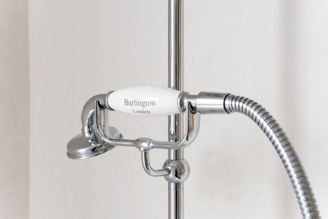 Original taps with the renovated wall finish in Moroccan tadelakt