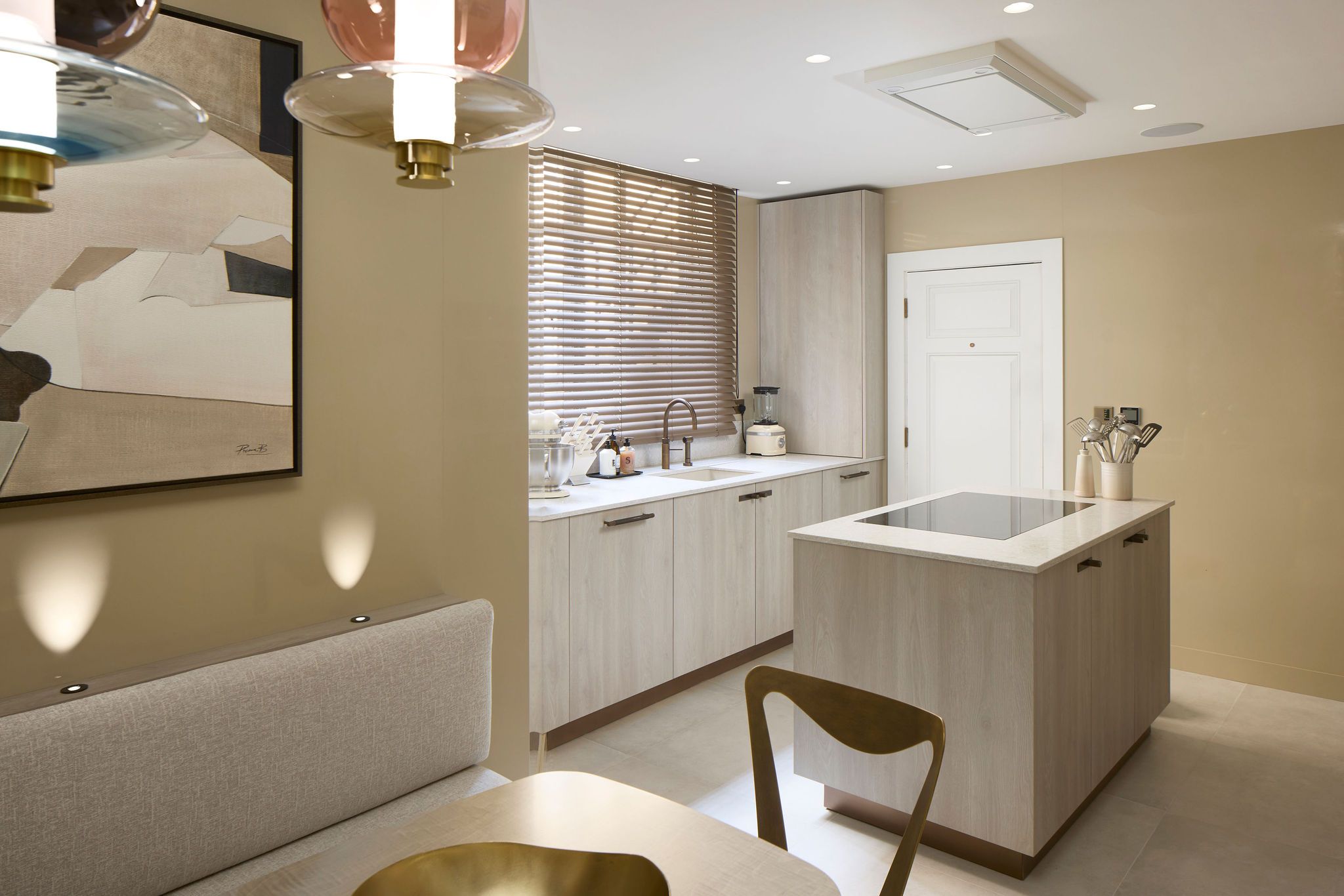 Kitchen - The sink and the cooker island